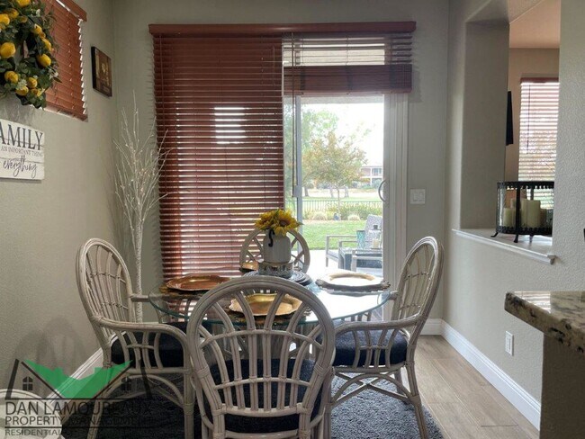 Building Photo - Executive Home in Gated Community Wildwings