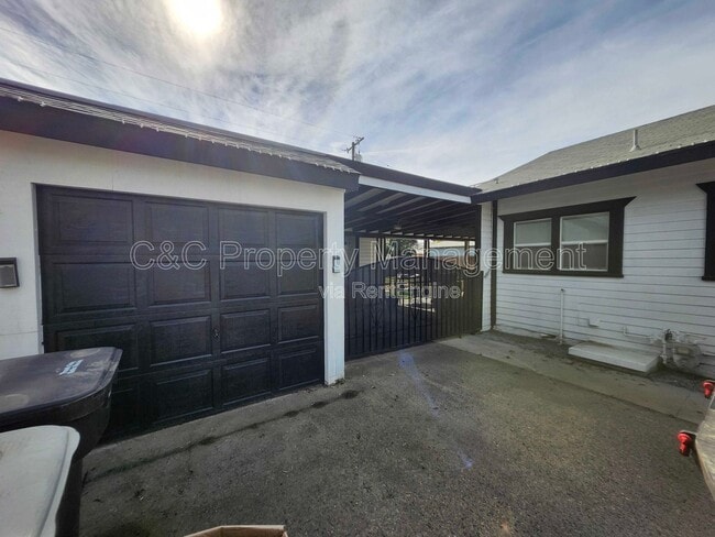 Building Photo - 765 E San Joaquin Ave