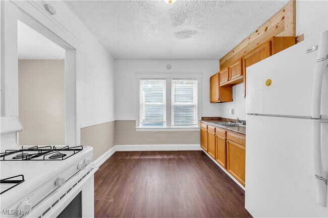 Building Photo - 2085 Robin St