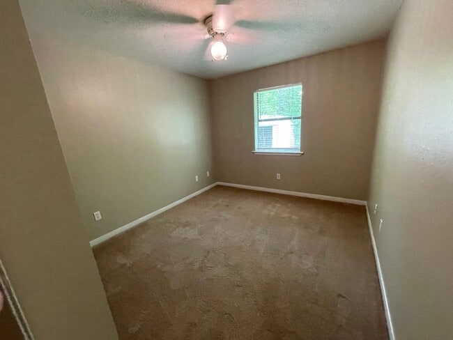 Building Photo - AUGUST PRE-LEASE!  Spacious 2 Bedroom 2 Ba...