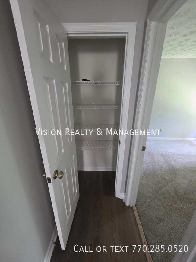 Building Photo - 985 S Lassetter Cir