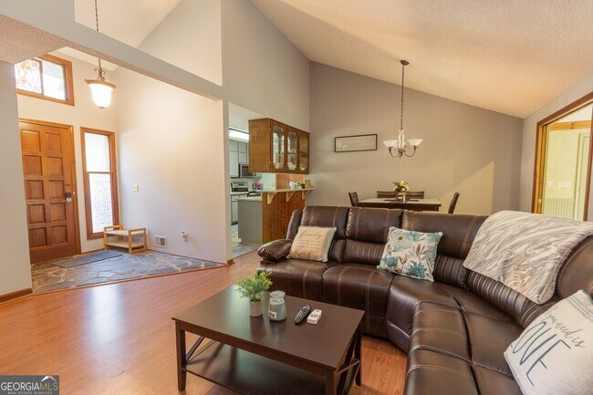 Building Photo - 3915 Stone Creek Cir