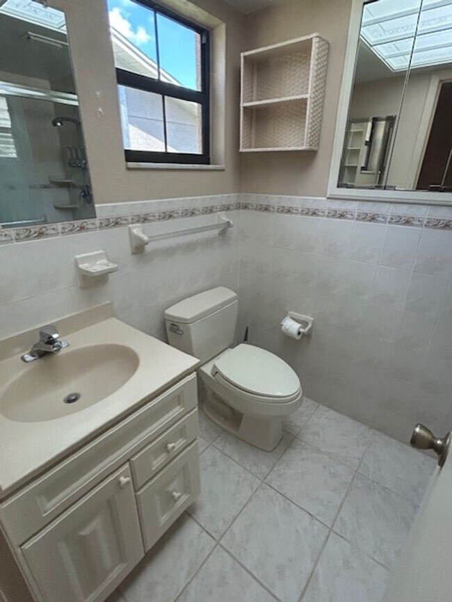 Building Photo - Spacious 3/2/2 in a quiet neighborhood available now!!