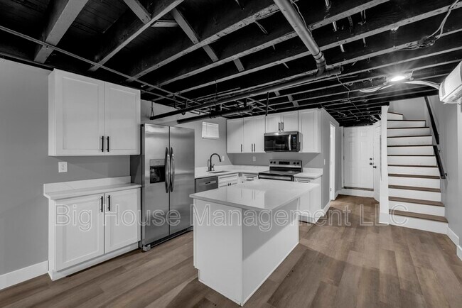 Building Photo - 339 E 25th St