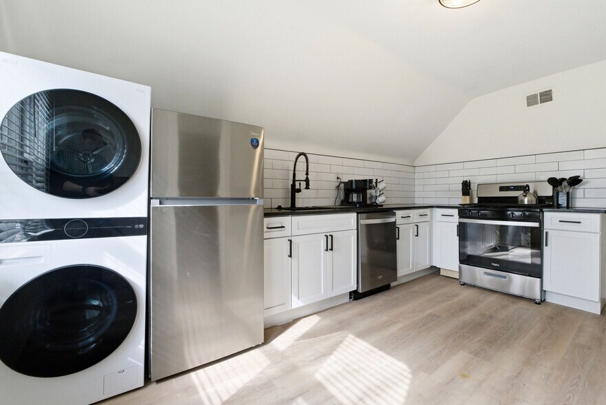 Building Photo - 3326 E Overlook Rd