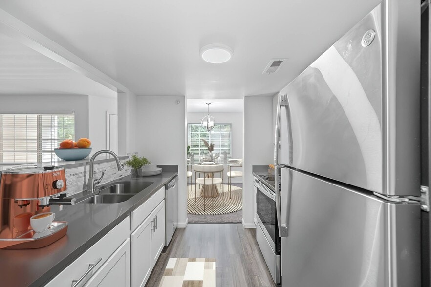 Building Photo - Ivy Hills Living Spaces