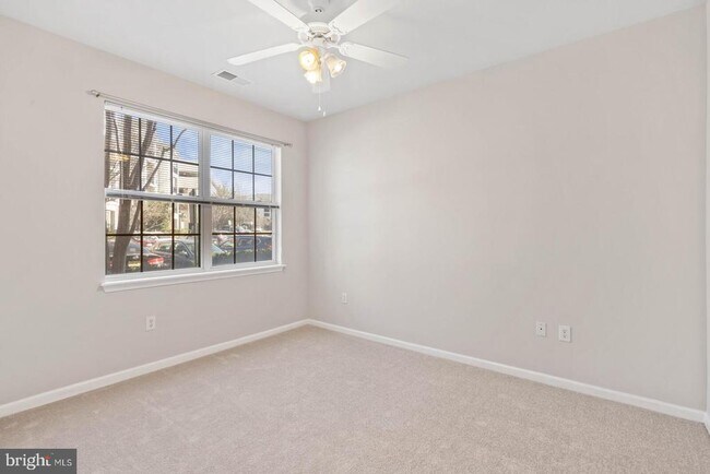 Building Photo - 12956 Centre Park Cir