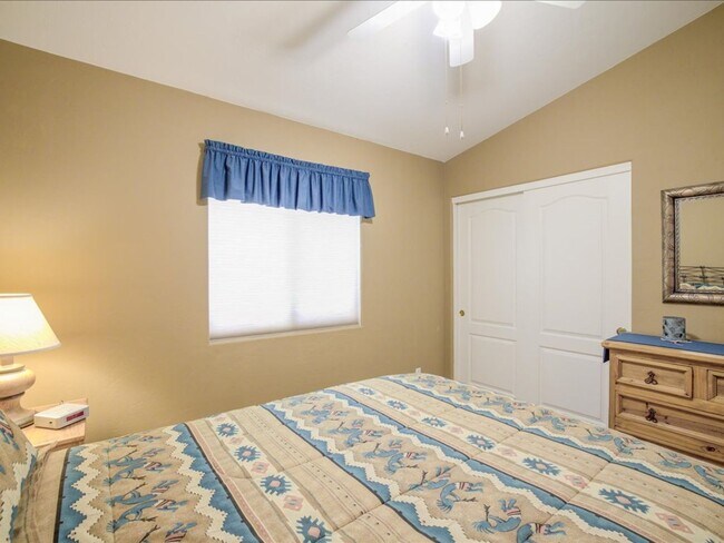 Building Photo - 3 Bedroom 2 Bathroom