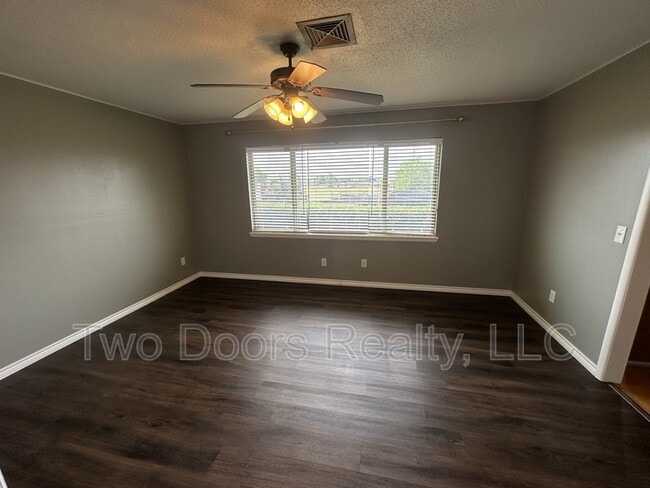 Building Photo - 137 E Jarman Dr