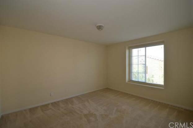 Building Photo - 33 Wonderland