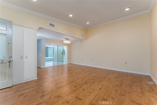 Building Photo - 707 Avenida Majorca