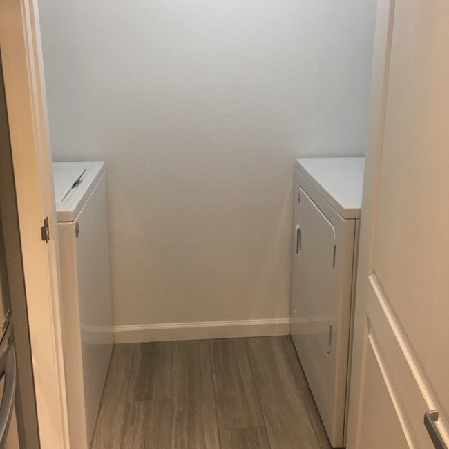 Building Photo - Stylish Upgraded One-Bedroom Condo in a Gated Community!