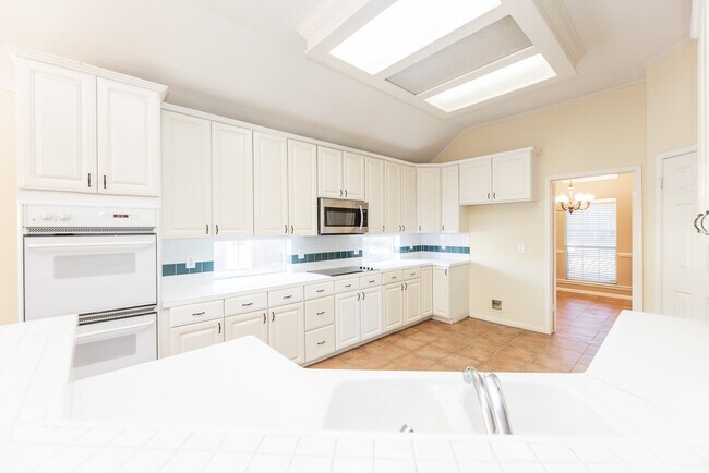 Building Photo - 7111 Glenwood Dr