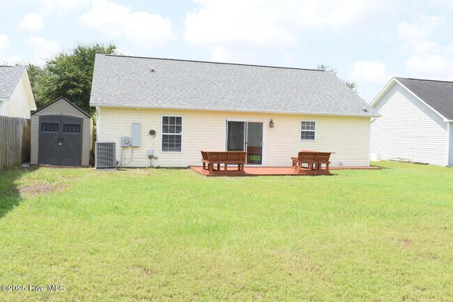 Building Photo - 708 Tabor Ln