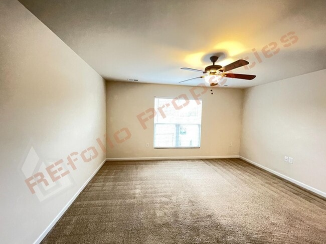 Building Photo - Beautiful 3 Bedroom, 2.5 Bathroom Townhome...