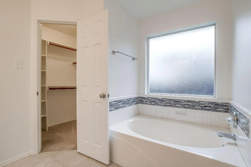 Building Photo - 701 Stonebrooke Dr