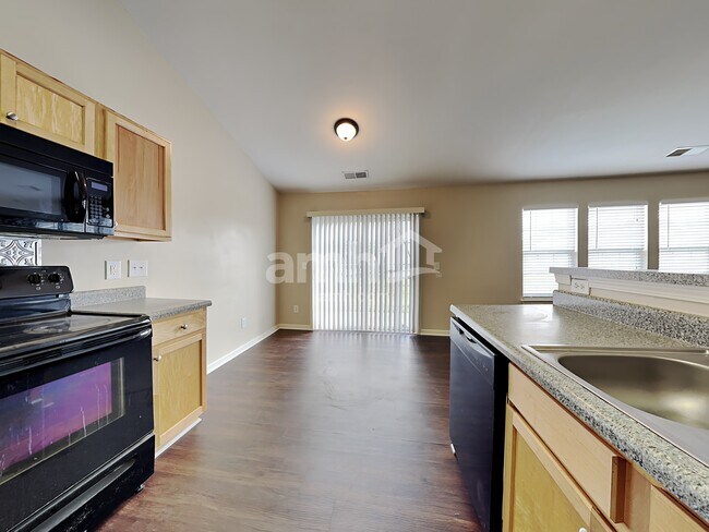 Building Photo - 926 Wolf Pack Way