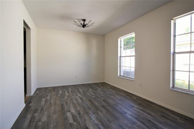 Building Photo - 390 Lilac Rd