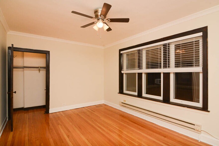 Building Photo - 1425 W Hutchinson St