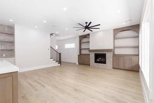 Building Photo - Gorgeous 5 bed 4 bath in Desert Canyons