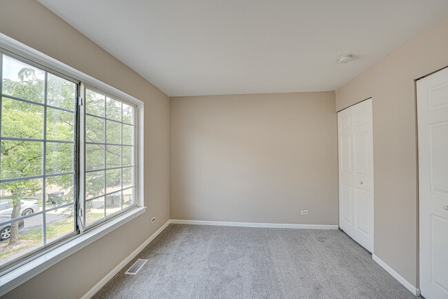 Building Photo - 3399 Ravinia Cir
