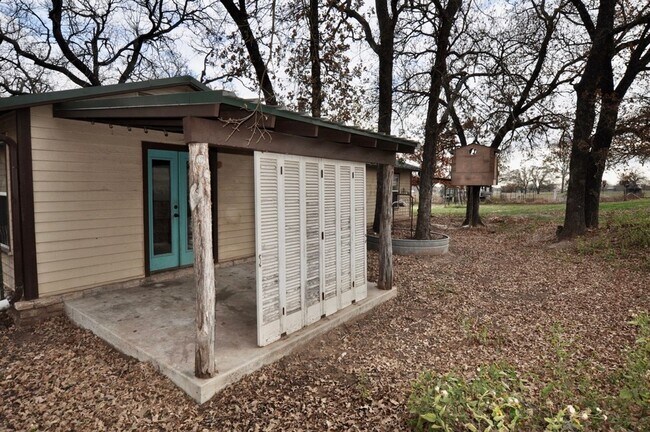 Building Photo - COMING SOON - FOR LEASE! Hard to Find Hors...