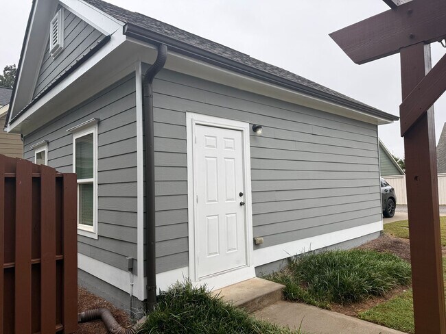 Building Photo - Charming Craftsman Home on Mitchell Bridge...