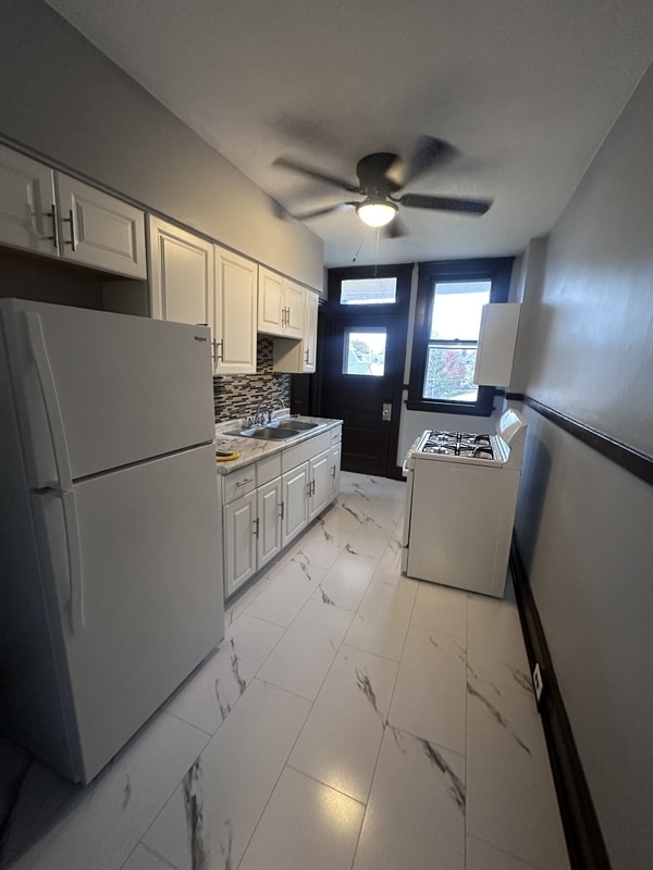 Building Photo - 1557 Cohassett Ave