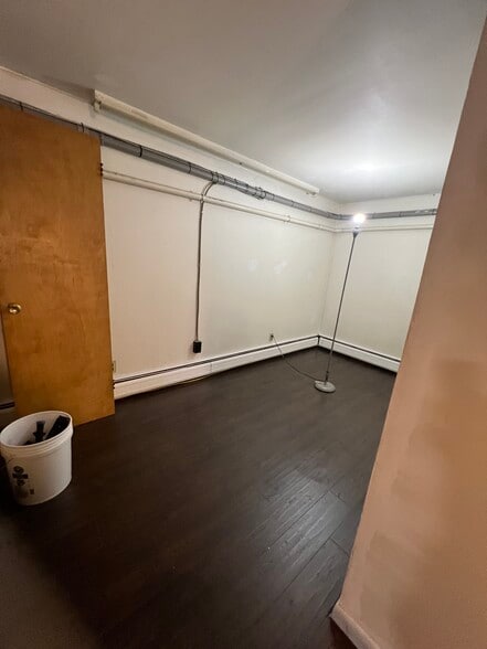 Extra room pick 1 - 142 Bunker Hill Cir