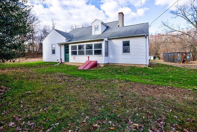 Building Photo - Charming Cecil Cape Cod Showing Saturday 12/13 9am-9:15am