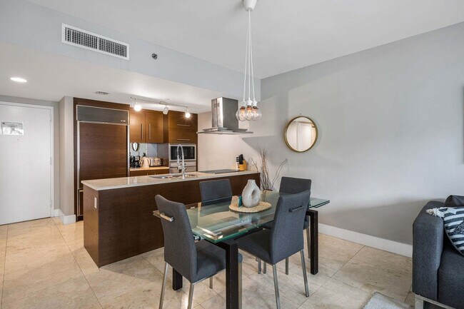 Building Photo - 485 Brickell Ave