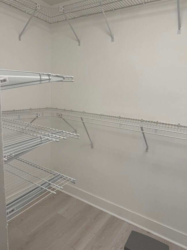 Building Photo - 1343 Lake Breeze Dr