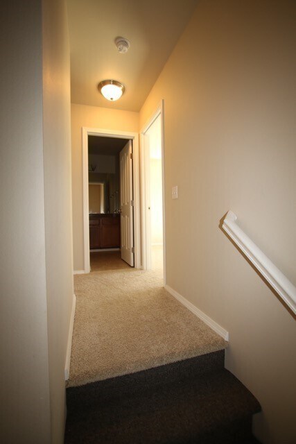 Building Photo - 3 Bedroom Townhouse near Midtown!