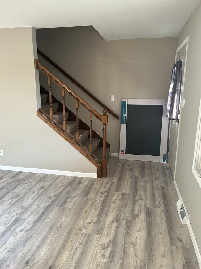Building Photo - 2191 Packerland Dr