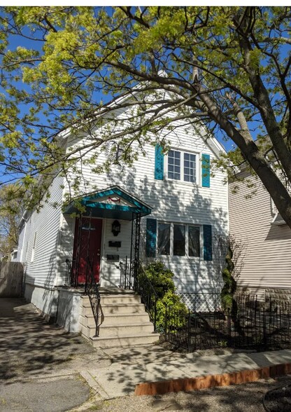 Building Photo - 81 16th St