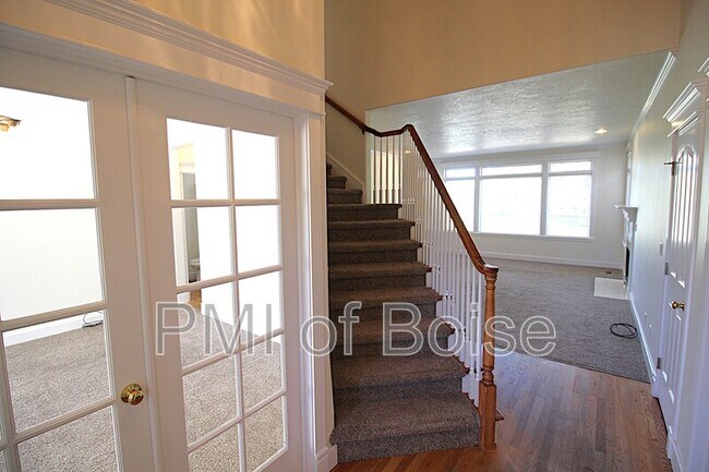 Building Photo - 85 S Linder Rd