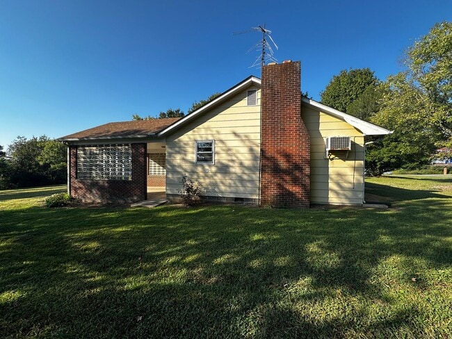 Building Photo - **Move-In Special !! 3 bed/ 2 bath rancher for rent. Hamblen/Jefferson County line.