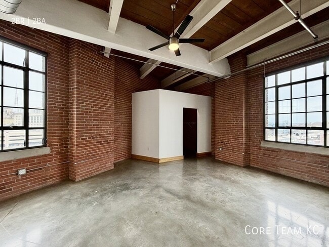 Building Photo - 382 W 22nd St