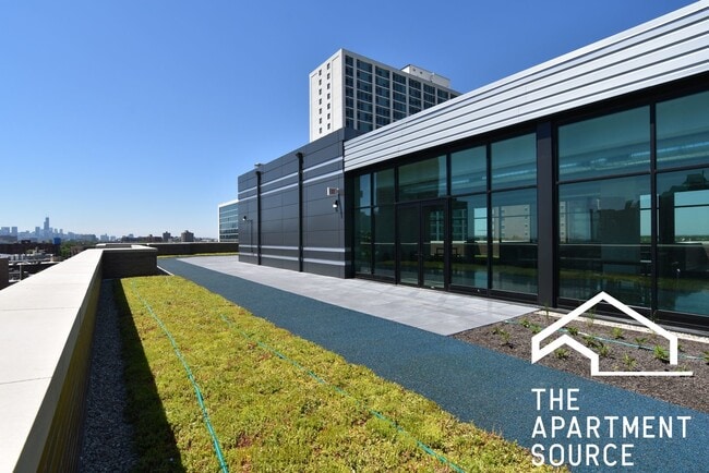 Building Photo - 3833 N Broadway