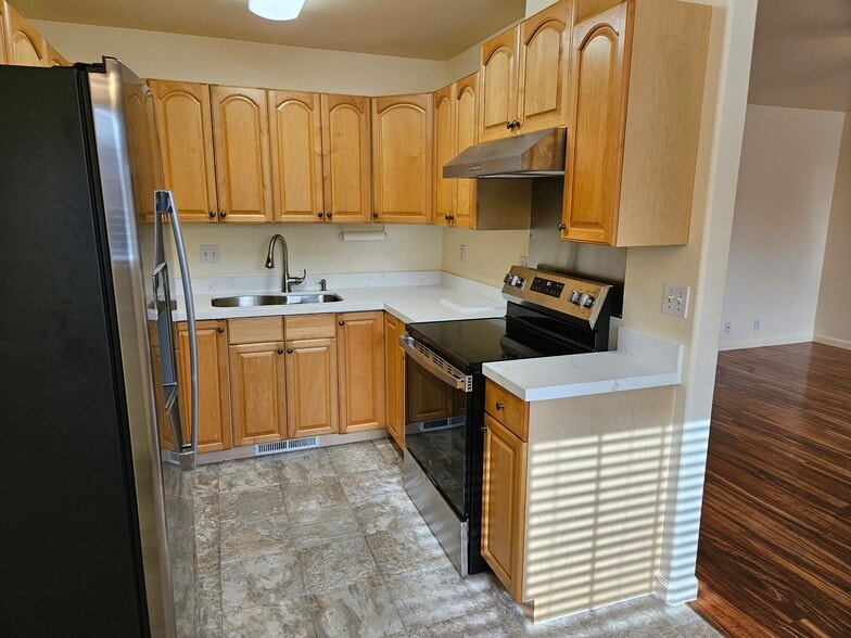 Building Photo - 1001 Stoddard Ave