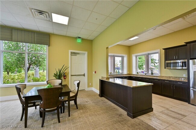 Building Photo - 2833 Royal Gardens Ave