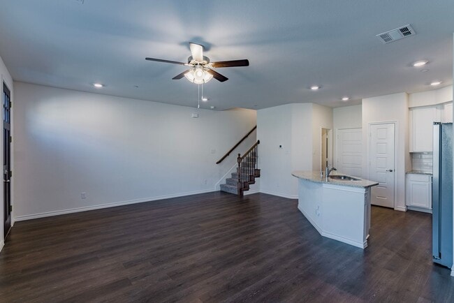 Building Photo - 326 Shasta Dr