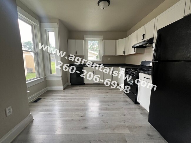 Building Photo - 3 bedroom house