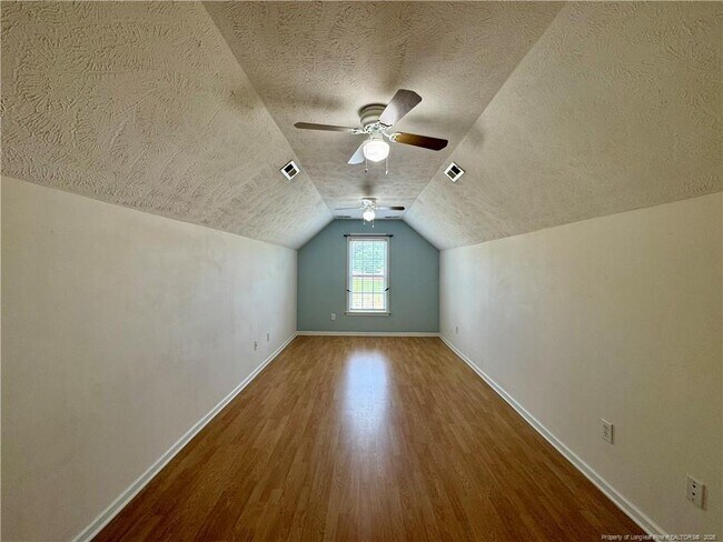 Building Photo - 422 Jamestown Ave