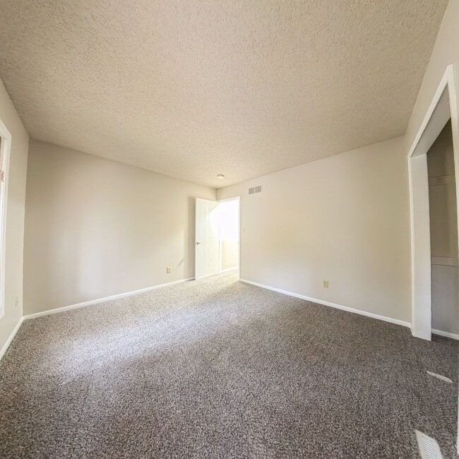 Building Photo - 611 Hickory Hill Ln