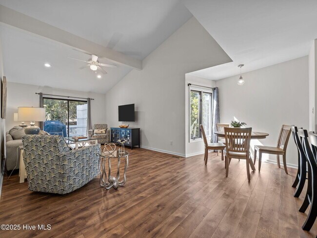 Building Photo - 131 Oakleaf Dr