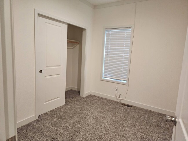 Building Photo - 370 E Lassen Ave