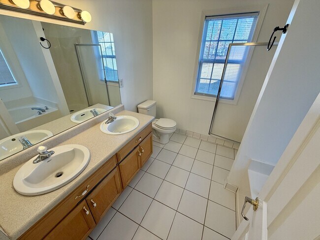 Building Photo - 204 Jessie Ct