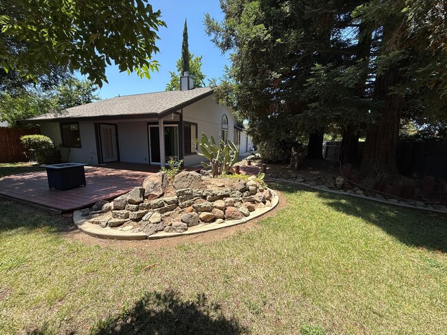 Building Photo - Get $400 Off Your 1st Month's Rent