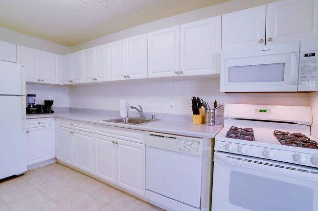 Building Photo - 320 23rd St S